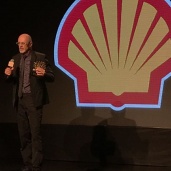 Marcos Caruso reçoit le prix du meilleur acteur décerné par la Fondation Shell